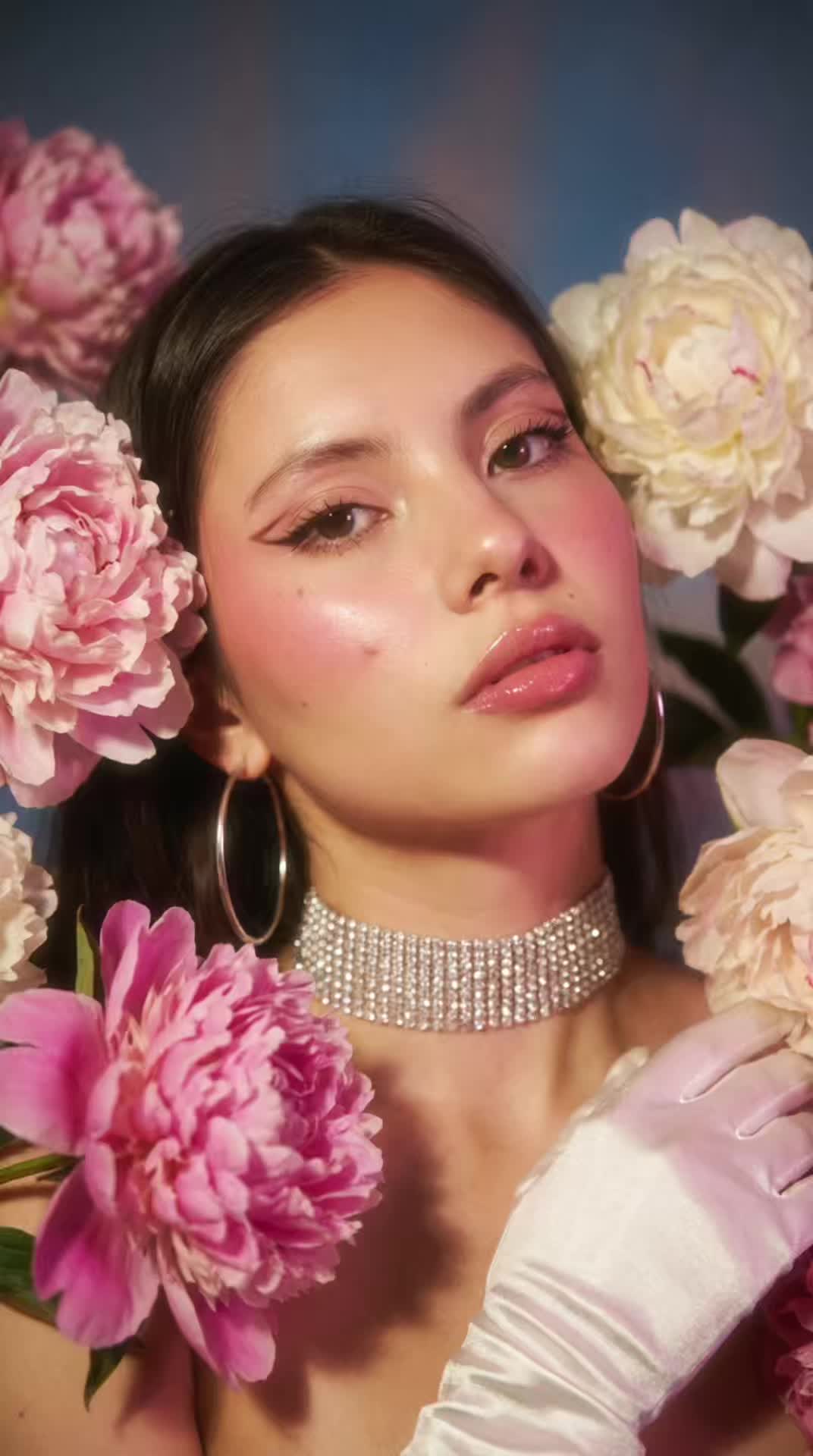 Peony Crystal Glove