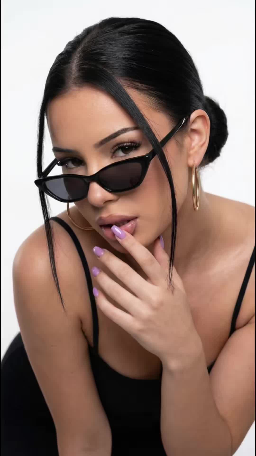 Sunglasses Lip Pose