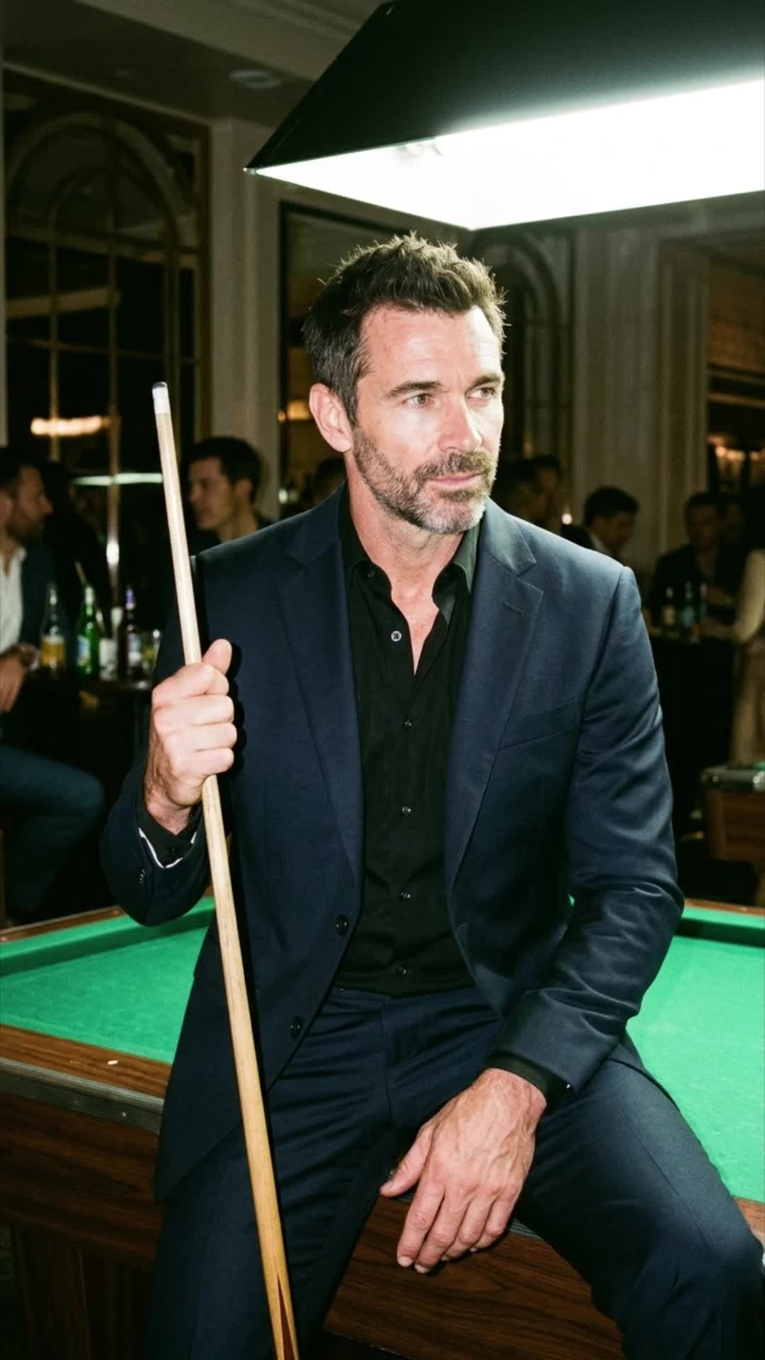 Navy Cue Sit