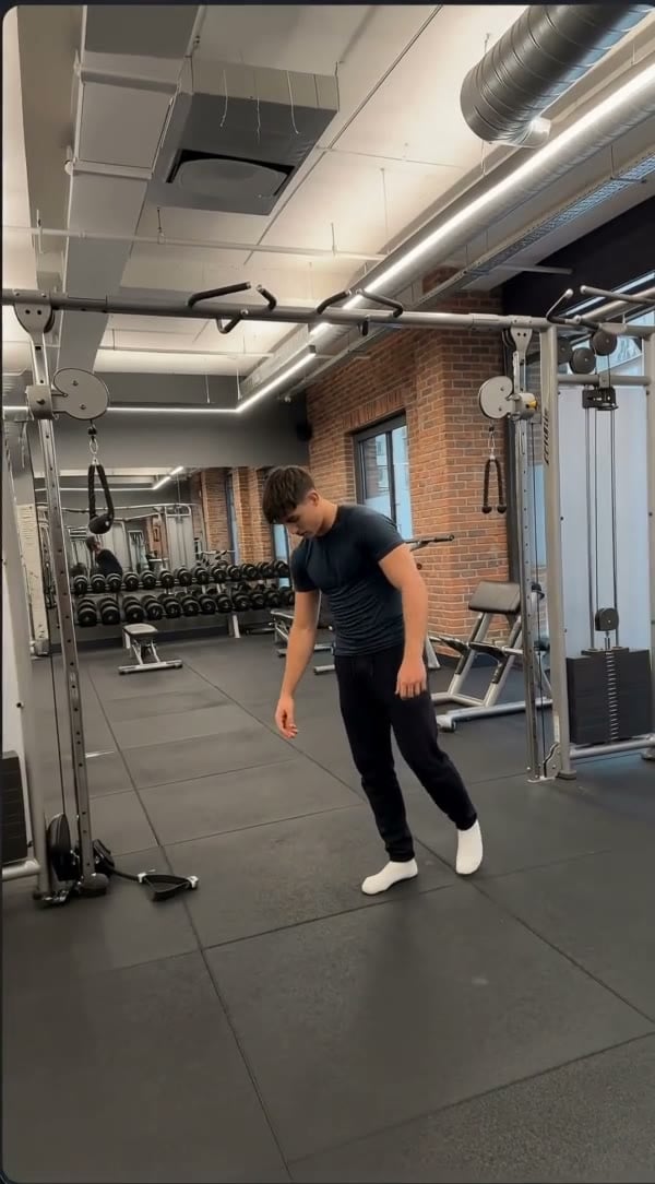 Gym Handstand