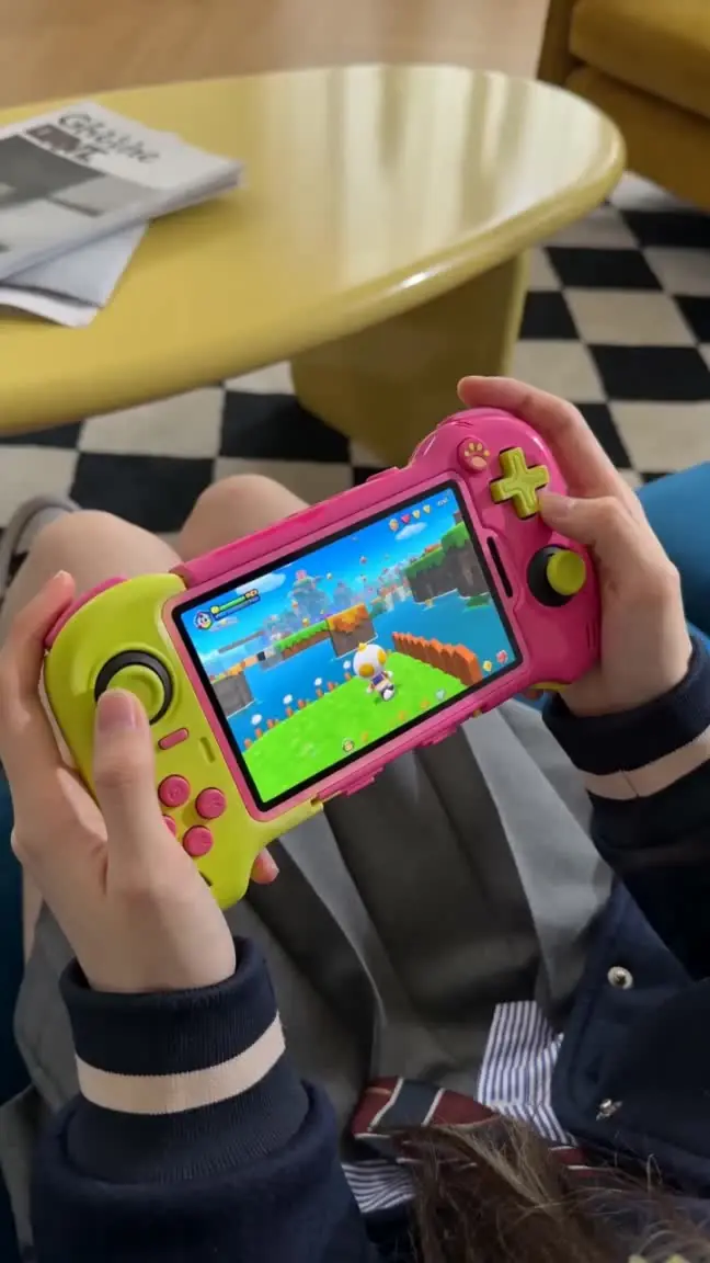Handheld UGC